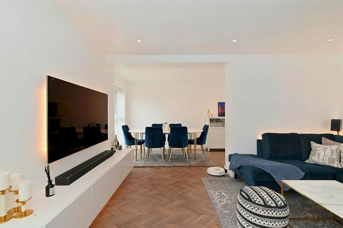 2 Bedroom Flat To Rent In Drake Hall, Britannia Village, E16