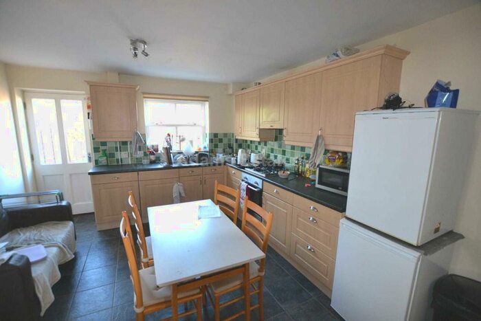 4 Bedroom Terraced House To Rent In Brighton Road, Reading, RG6