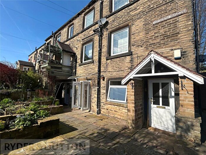 2 Bedroom Apartment To Rent In Deighton Road, Huddersfield, West Yorkshire, HD2