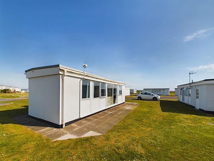 3 Bedroom Chalet For Sale In Gwendraeth View, Kidwelly, SA17