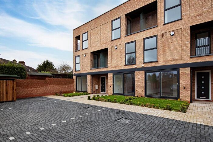 4 Bedroom Terraced House For Sale In House Grovebury Court, Southgate, N14