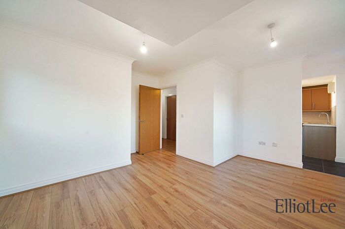 2 Bedroom Flat To Rent In Lucida Court, Whippendell Road, Watford, WD18