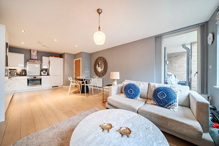 2 Bedroom Flat For Sale In Wandsworth High Street, Putney, London, SW18