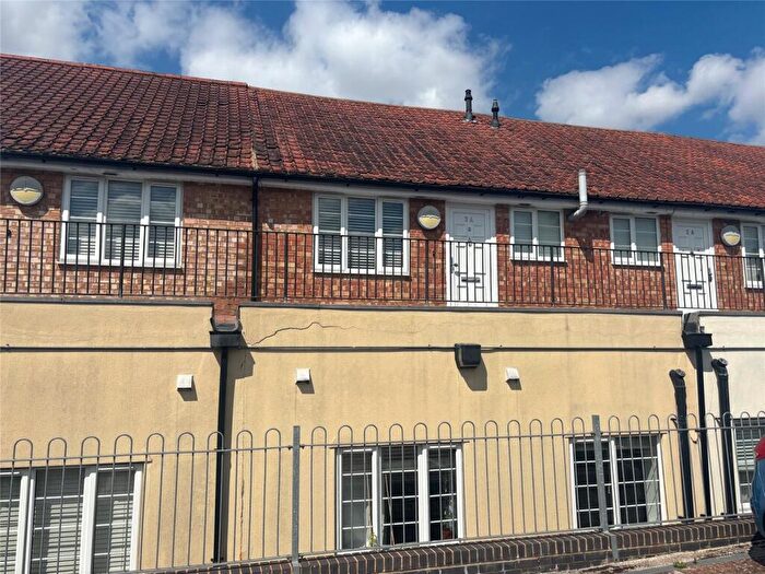 2 Bedroom Flat To Rent In Central Parade, Rochester, Kent, ME1