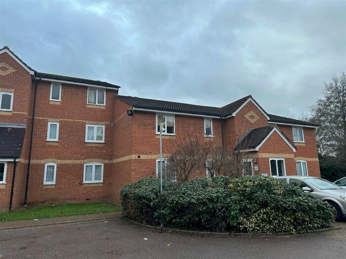 2 Bedroom Flat To Rent In Redford Close, Feltham, TW13