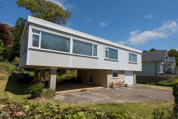 3 Bedroom Detached House To Rent In Castle Close, Ventnor, PO38