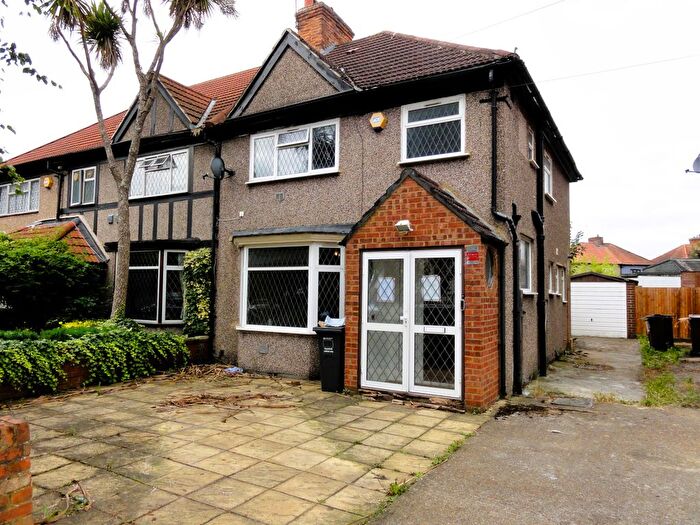 3 Bedroom Semi-Detached House To Rent In Gresham Road, Hounslow, TW3