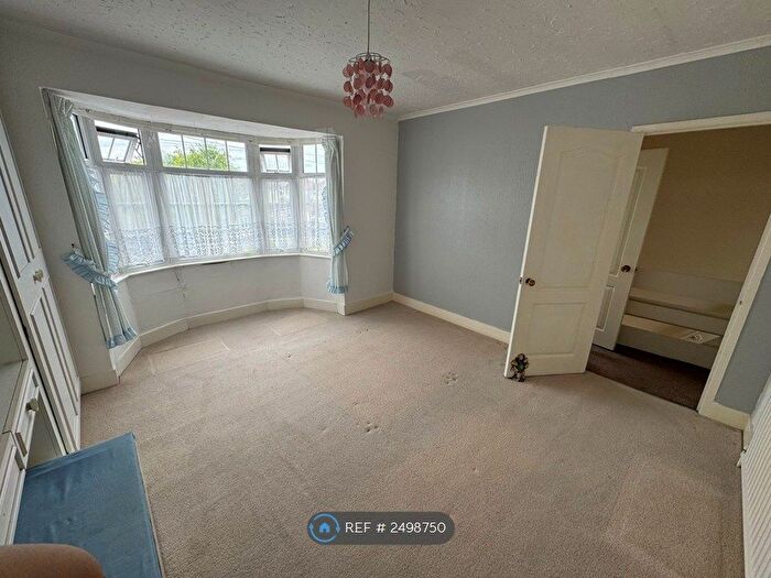 3 Bedroom Semi-Detached House To Rent In Jutsums Lane, Romford, RM7