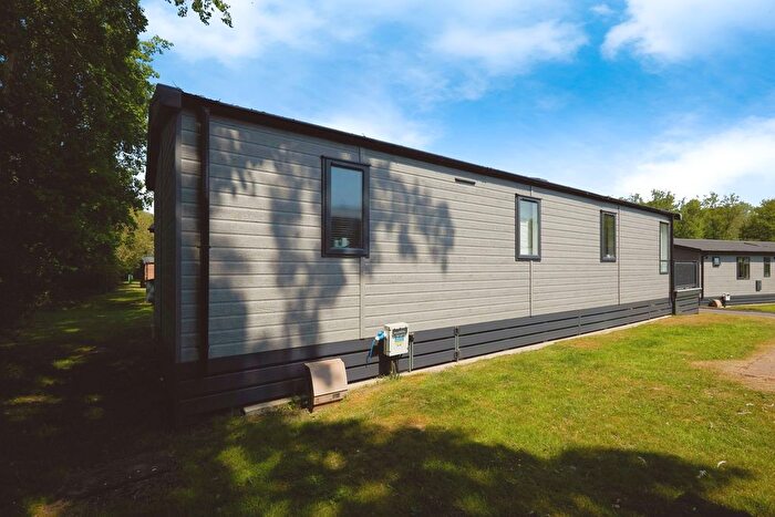 2 Bedroom Mobile/park Home For Sale In Green Hill Farm, Landford, Salisbury, Wiltshire, SP5