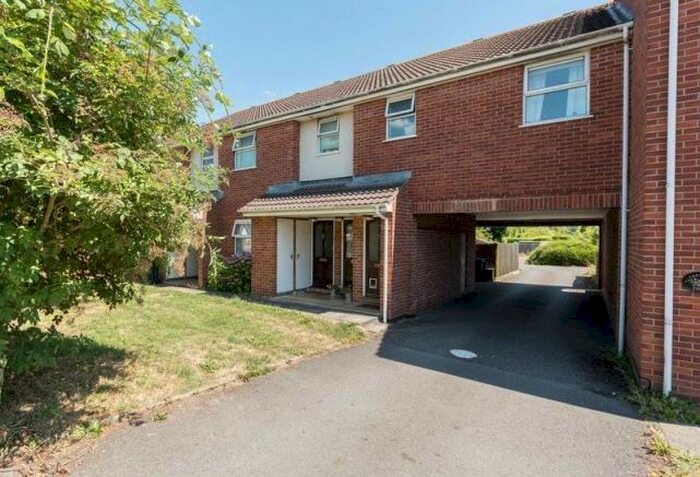 1 Bedroom Flat To Rent In Chestnut Court, SP4