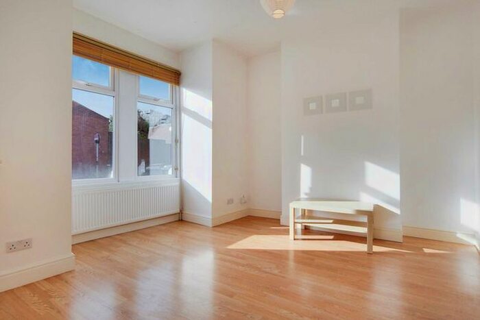 1 Bedroom Flat To Rent In Vale Road, Finsbury Park, N4