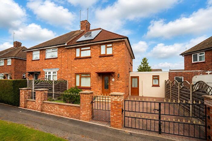 3 Bedroom Semi-detached House For Sale In Windmill Avenue, Raunds, Northamptonshire, NN9
