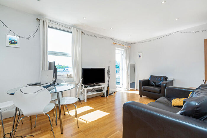 2 Bedroom Flat To Rent In Abercrombie Street, Battersea, SW11