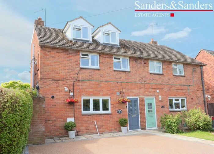 4 Bedroom Semi-Detached House For Sale In Market Cottages, Market Place, Alcester, B49