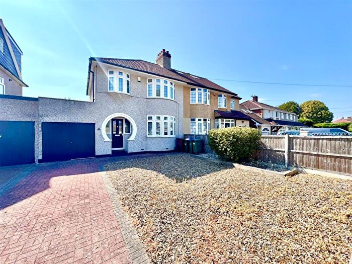 3 Bedroom Semi Detached House For Sale In Hythe Avenue, Bexleyheath, DA7