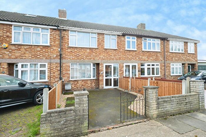 3 Bedroom Terraced House For Sale In Abbotts Close, Romford, Essex, RM7
