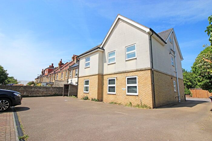 2 Bedroom Flat To Rent In Prices Avenue, Ramsgate, Kent, CT11