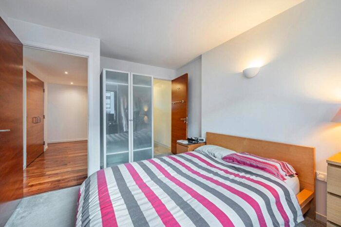 2 Bedroom Flat For Sale In Gainsborough Studios North, Poole Street, N1