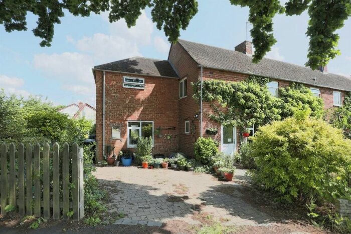 3 Bedroom Semi-Detached House For Sale In The Close, Hampton Lucy, Warwick, CV35