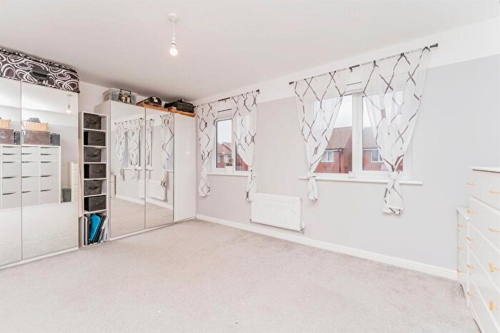 3 Bedroom End Of Terrace House For Sale In Lime Oval, Raunds, NN9