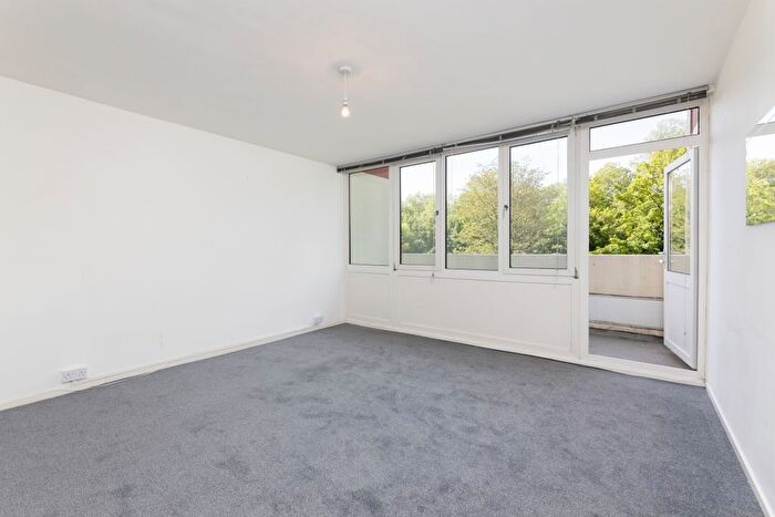 2 Bedroom Flat To Rent In Royal Street, London, SE1