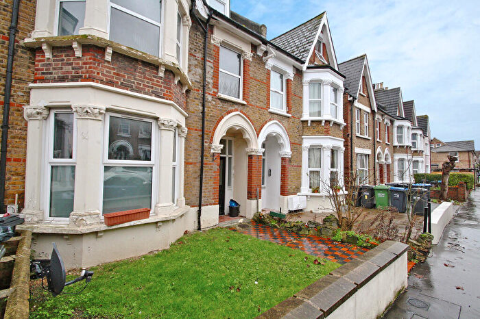 2 Bedroom Flat To Rent In Oliver Avenue, SE25