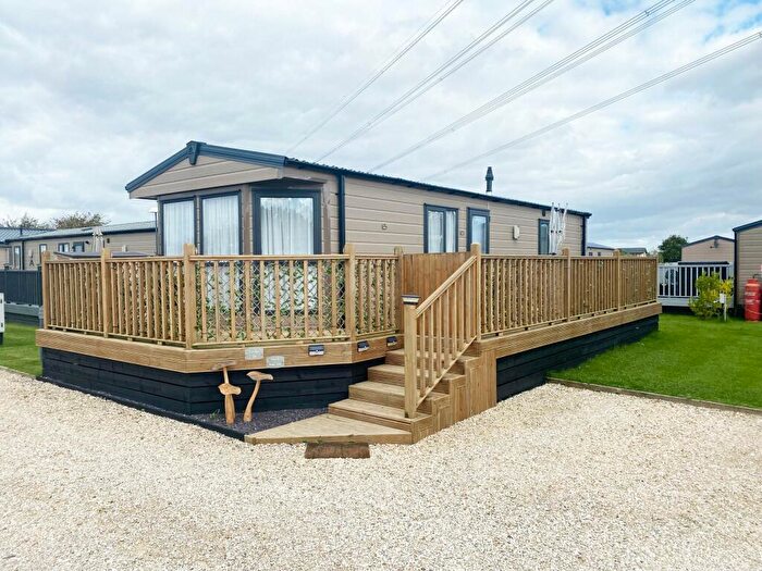 2 Bedroom Lodge For Sale In Street Lane, Bubwith, Goole, DN14