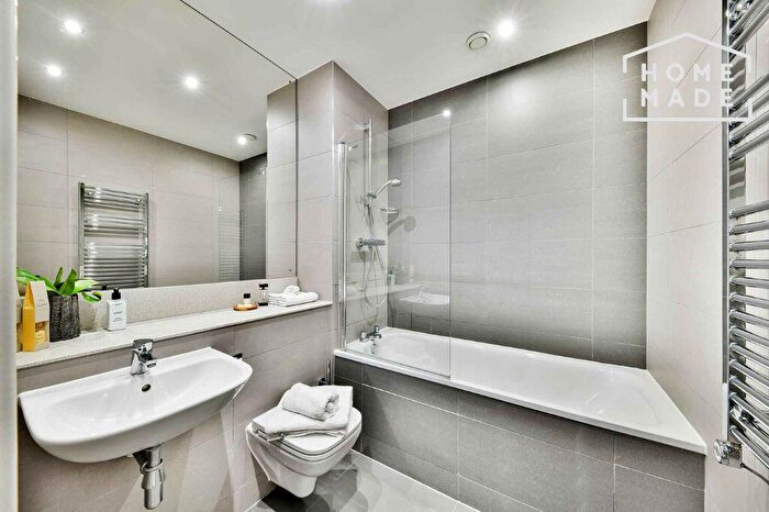 1 Bedroom Flat To Rent In Broadside, M4