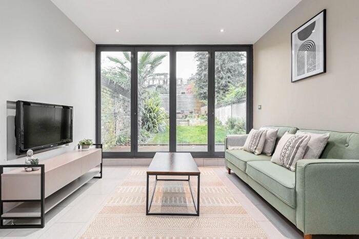 2 Bedroom Flat To Rent In Shakespeare Road, London, W3