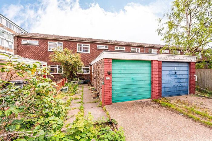 3 Bedroom Property For Sale In Willingham Way, Kingston, Kingston Upon Thames, KT1