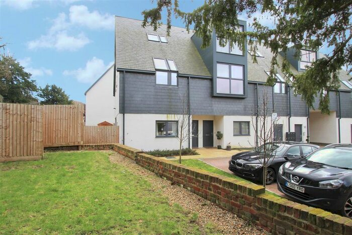 1 Bedroom Maisonette To Rent In Halifax House, Partridge Close, Uxbridge, UB10