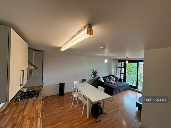 3 Bedroom Flat To Rent In Fawe Street, London, E14