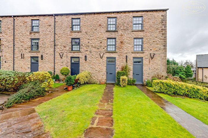 3 Bedroom Town House For Sale In Howarth Court, Horwich, Bolton, BL6