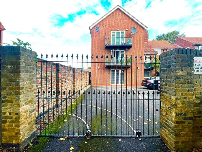 2 Bedroom Flat To Rent In Mission Grove, Walthamstow, E17