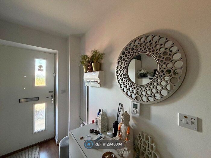 3 Bedroom Semi-Detached House To Rent In Brinson Way, South Ockendon, RM15