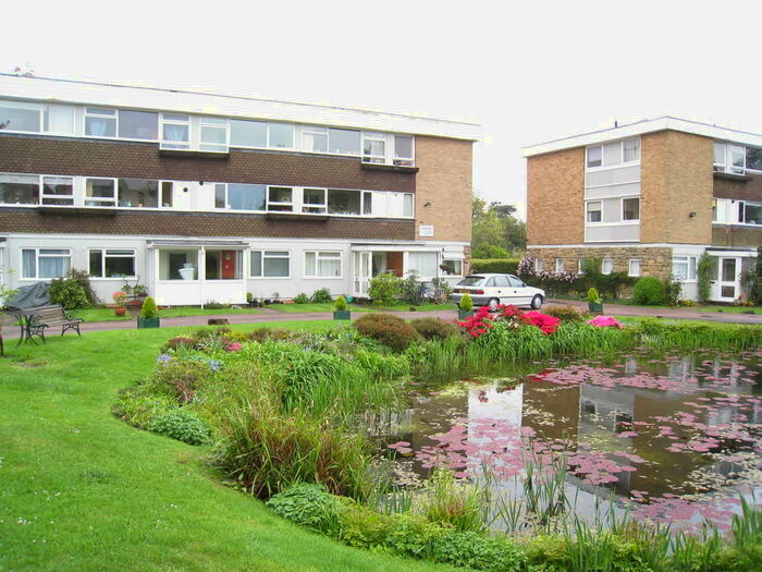 2 Bedroom Flat To Rent In Doods Road, Reigate, RH2