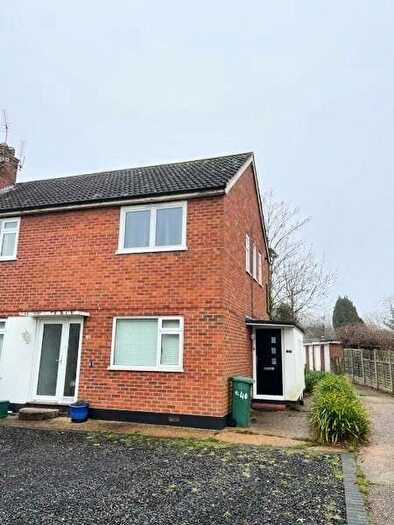 2 Bedroom Flat To Rent In Fairlawns, Horley, RH6