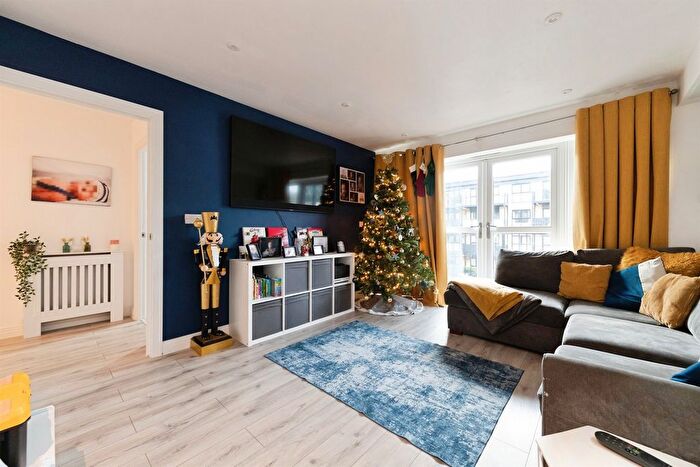 1 Bedroom Flat For Sale In Giles Crescent, Stevenage, SG1