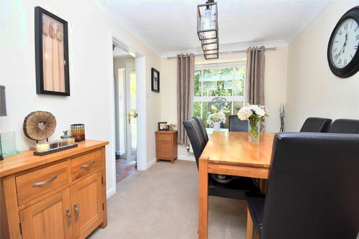 3 Bedroom Detached House For Sale In Heather Drive, Thatcham, Berkshire, RG18