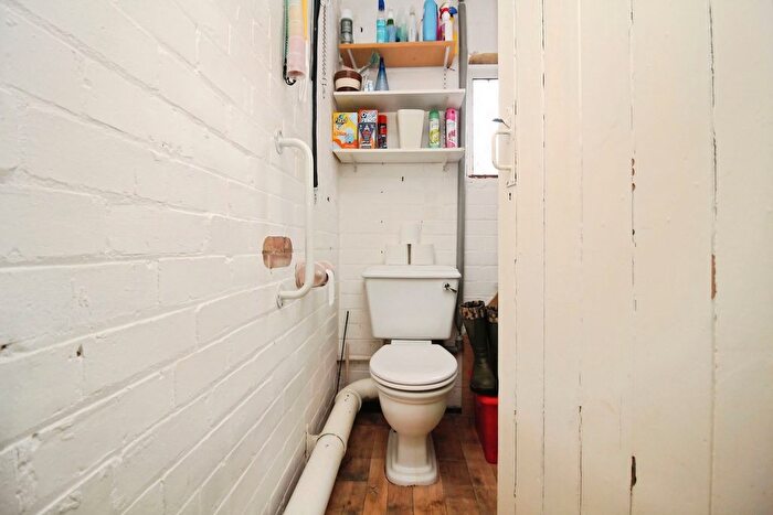3 Bedroom Semi-Detached House For Sale In Mostyn Avenue, Syston, LE7
