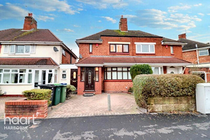 3 Bedroom Semi-Detached House For Sale In Lewis Road, Oldbury, B68