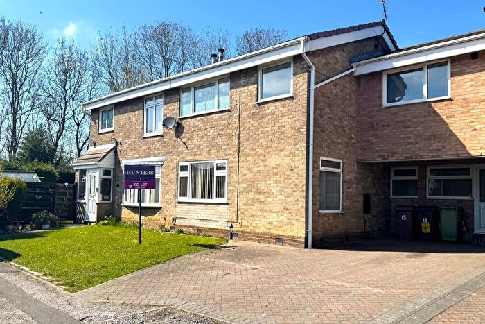 4 Bedroom Semi-Detached House To Rent In Bowden Avenue, Chesterfield, Derbyshire, S43