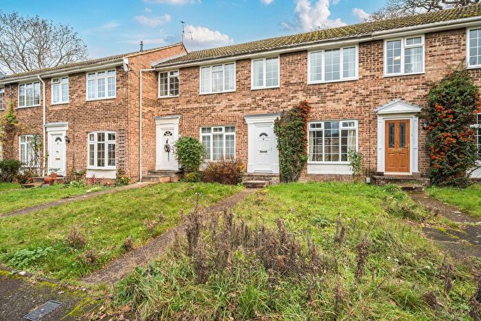 3 Bedroom Terraced House For Sale In Oakfields, Guildford, GU3
