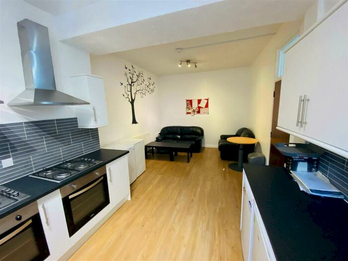 6 Bedroom House To Rent In Somers Road, Southsea, PO5