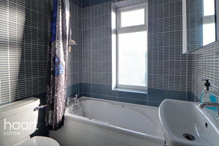 3 Bedroom Semi Detached House To Rent In Luton Road, Dunstable, LU5