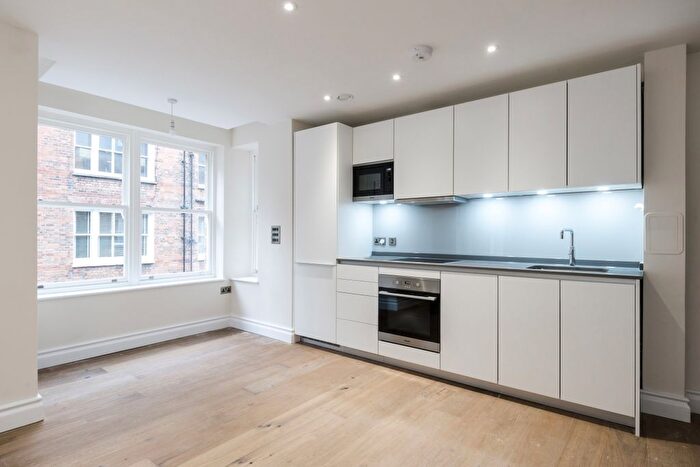 Studio To Rent In Kensington High Street, London, W8