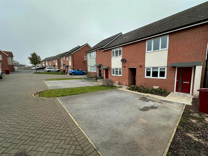 3 Bedroom Semi-Detached House To Rent In Heather Way, Shirebrook, Mansfield, NG20