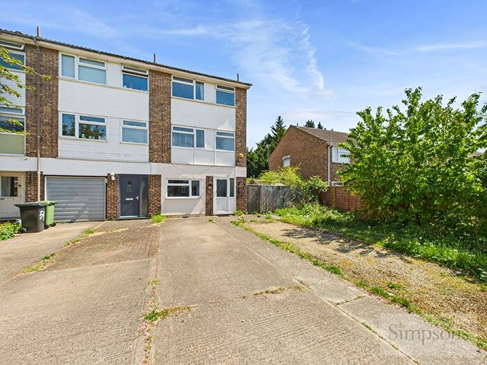 4 Bedroom End Of Terrace House For Sale In Francis Little Drive, Abingdon, OX14
