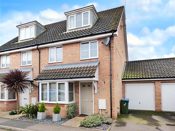 3 Bedroom Semi-Detached House To Rent In Gratwicke Drive, Littlehampton, BN17