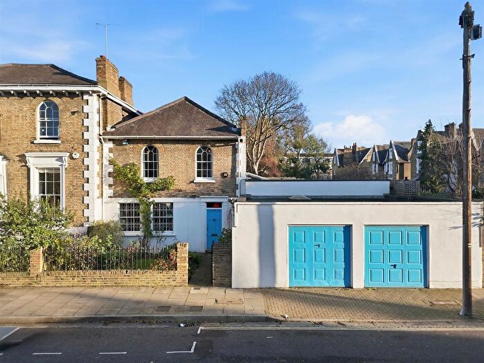 3 Bedroom Property For Sale In Mortimer Road, N1